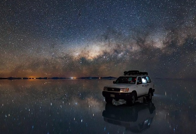 Hasta 100 vagonetas ingresan cada día al Salar de Uyuni con turistas