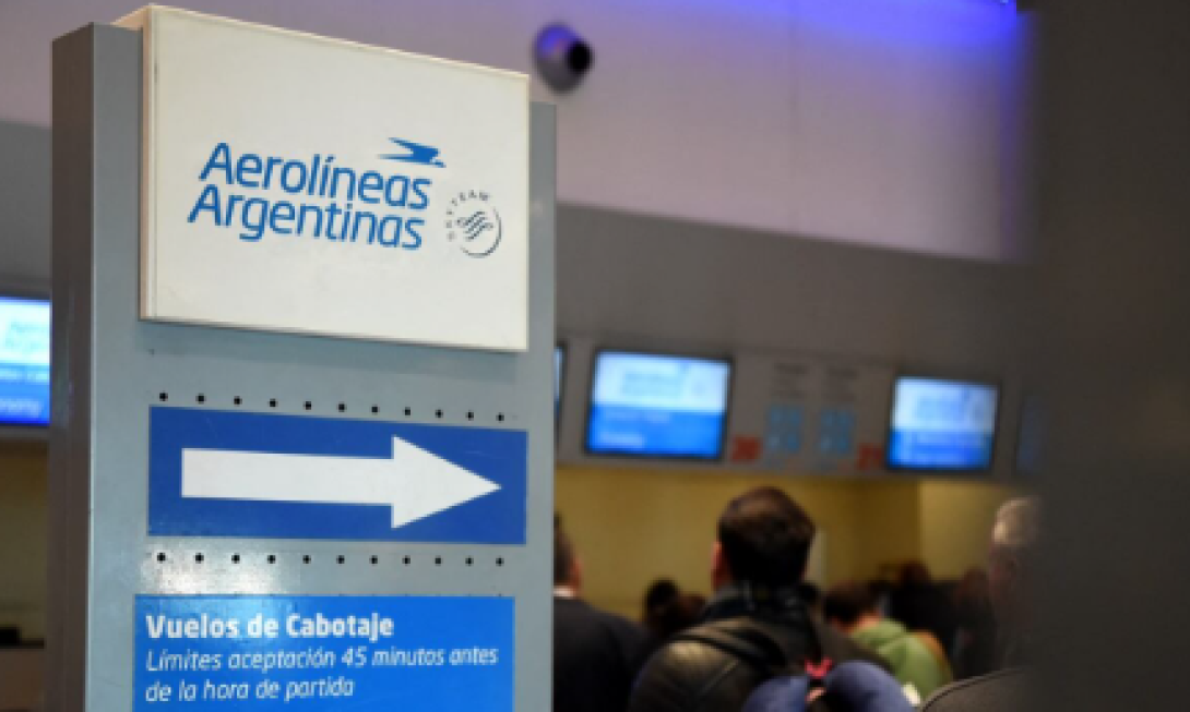 Los pilotos de Aerolíneas Argentinas convocan a una huelga el 10 de junio