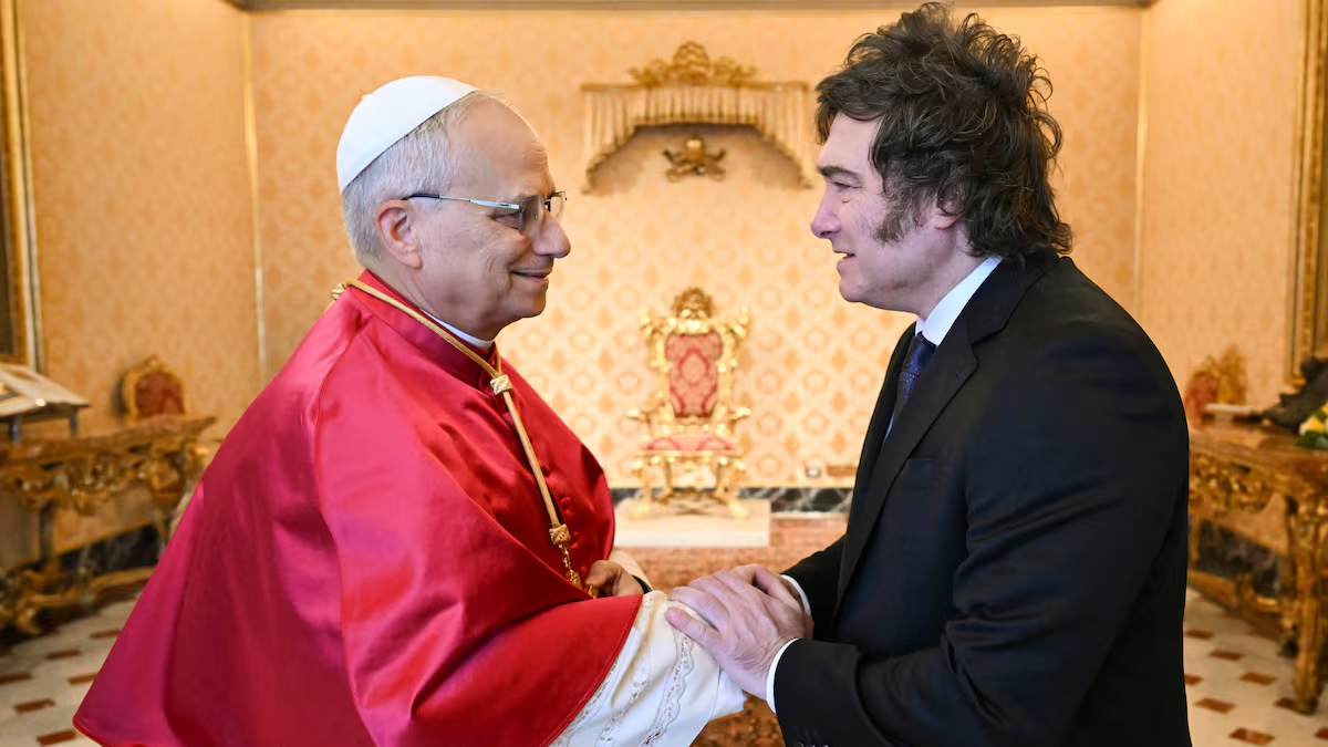 El papa León XIV recibe por primera vez a Milei y le promete que viajará a Argentina