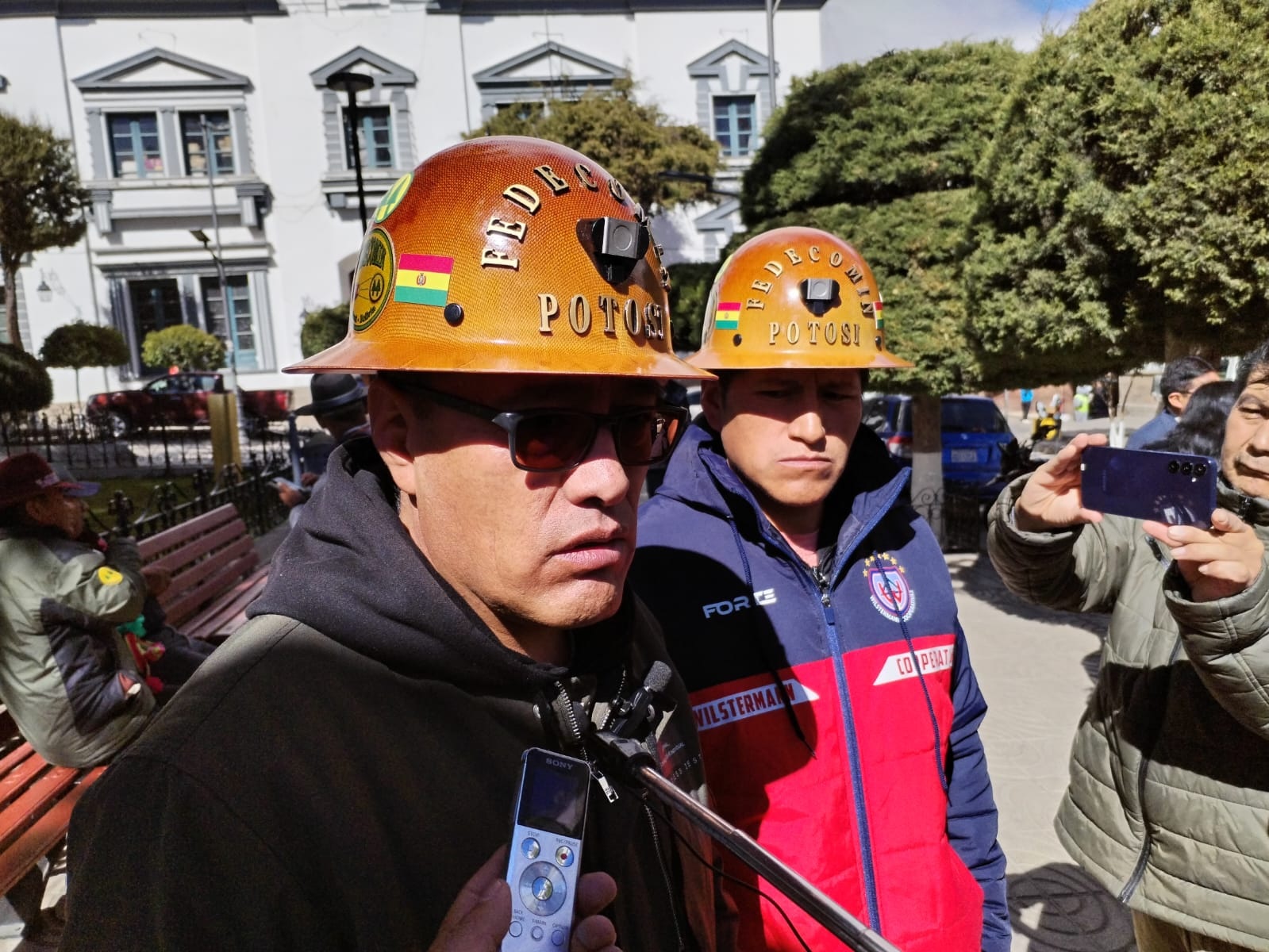 La falta de combustible paraliza el 50% del trabajo minero en Potosí