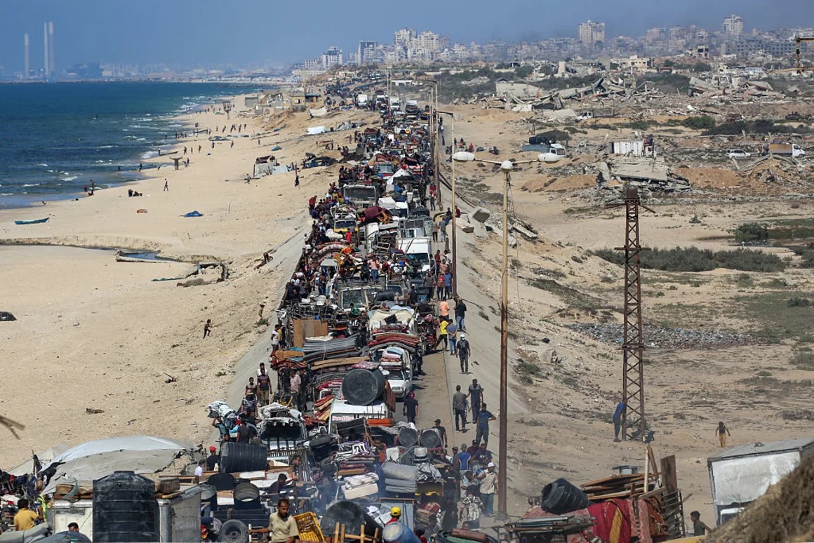Palestinos huyen de la Ciudad de Gaza mientras Israel lanza un ataque terrestre en medio de la indignación mundial