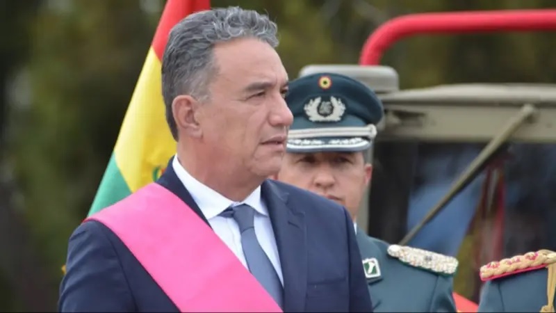 Marcelo Salinas renuncia al cargo y Ernesto Justiniano asume como ministro de Defensa Interino